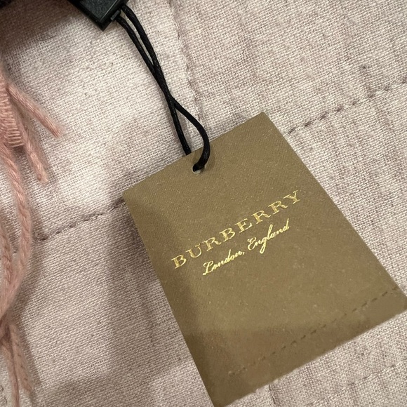 Burberry Pink Cashmere Plaid Scarf BNWT - Picture 4 of 4